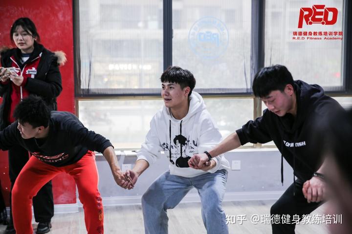 大连健身房女私教_大连健身教练培训机构_大连健身房私教课多少钱一节