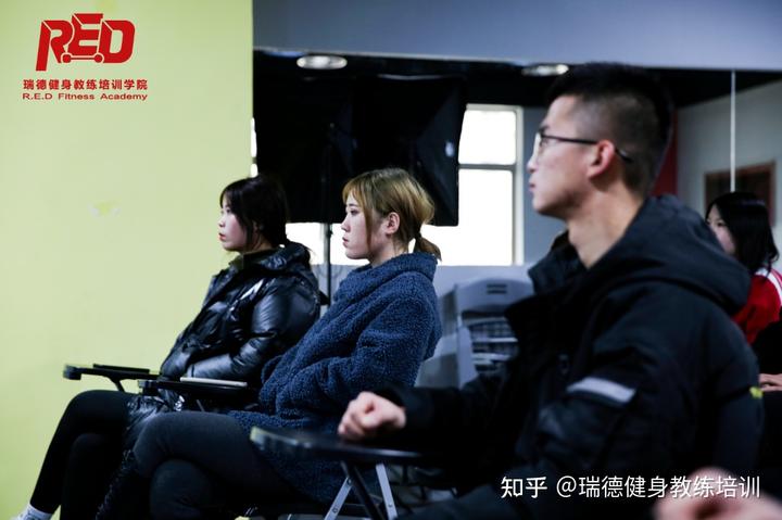 大连健身房私教课多少钱一节_大连健身教练培训机构_大连健身房女私教
