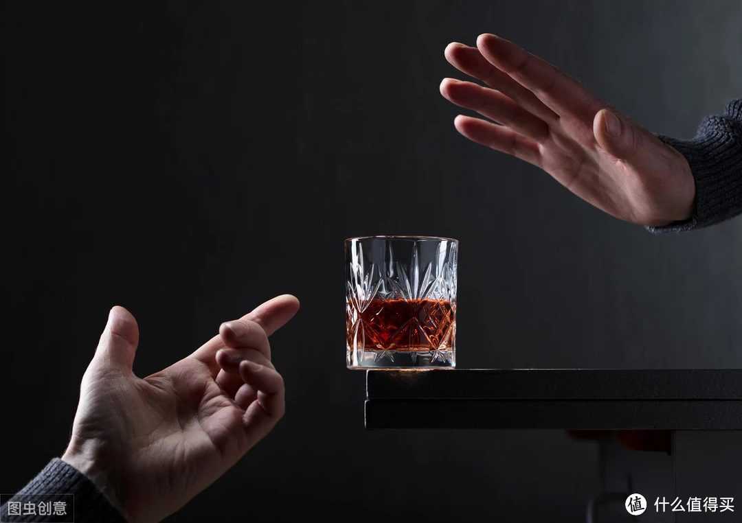 酒精与健身：如何在保证喝酒的同时不影响健身效果？